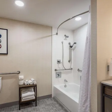 Hilton Garden Inn Oakbrook Terrace Exterior photo