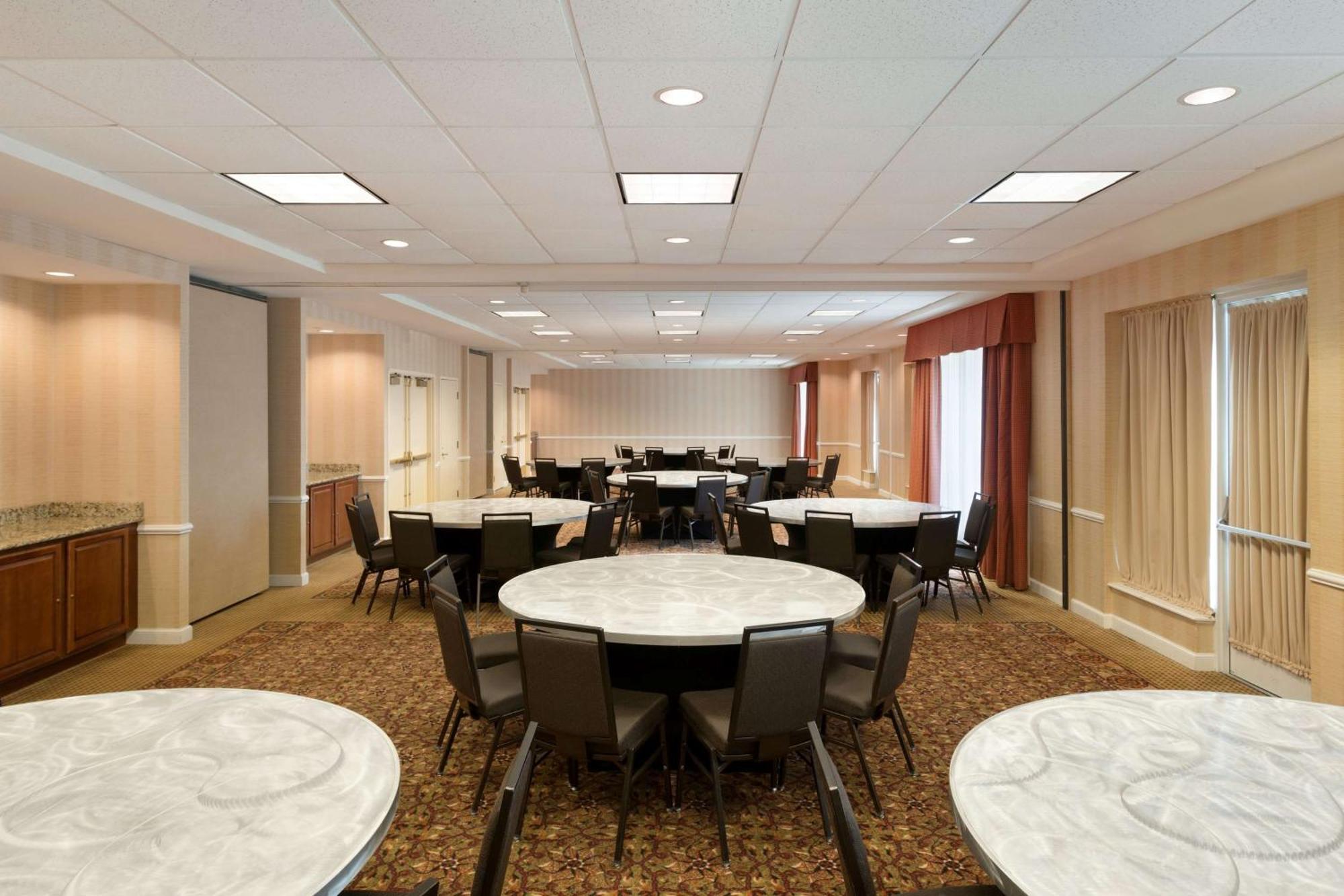 Hilton Garden Hotel 3*