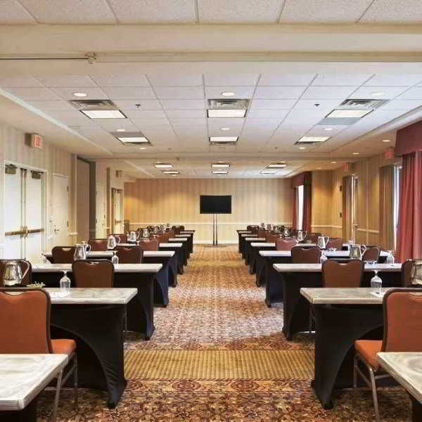Hilton Garden Hotel 3*